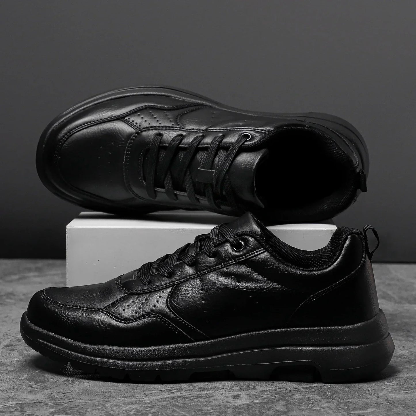 Men's Business Leather Shoes Soft Moccasin Shoes Comfortable Casual Shoes for Men Autumn Solid Black White Men Sneakers