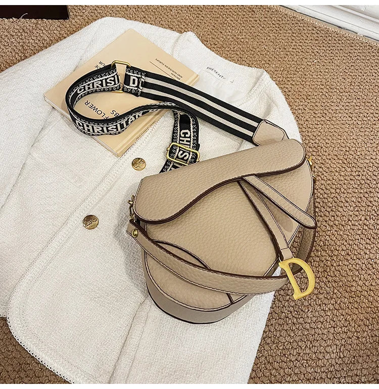 24*20*6cm Hot selling light luxury underarm saddle bag, new niche design, casual shoulder crossbody bag bags