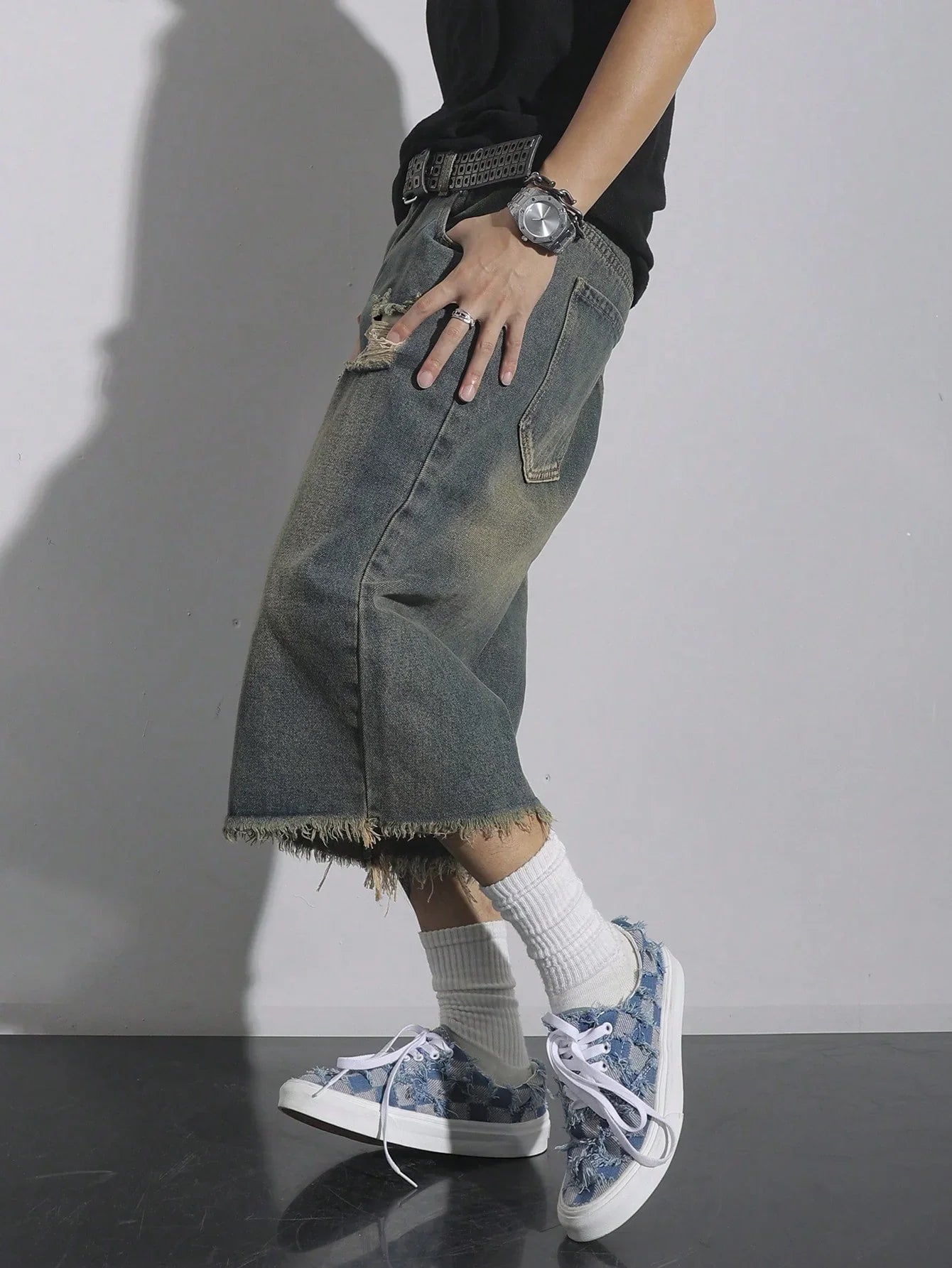 Men's Loose Ripped Denim Jeans 7 Point Calf Length Wide Leg Trousers Distressed Holes Frayed Hem Streetwear Casual Pants