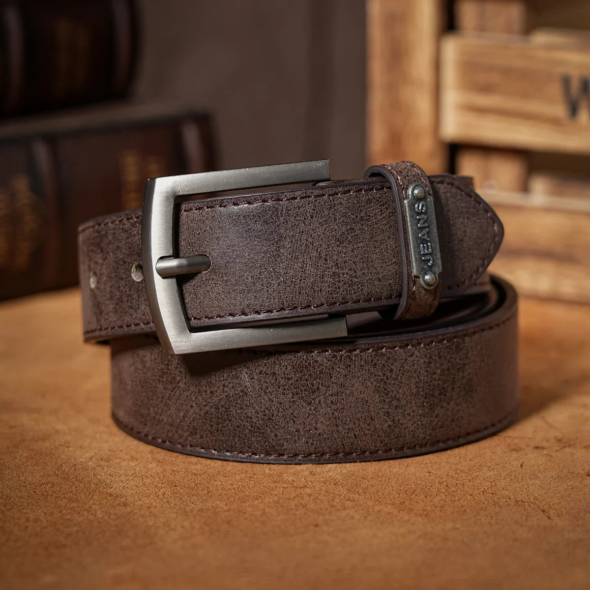 A casual, individual and retro belt, Western-style clothing accessory, metal buckle, PU belt, suitable for both men and women