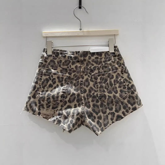 2026 Summer New Retro Leopard Print Ripped Edge Low Waist Denim Shorts Women