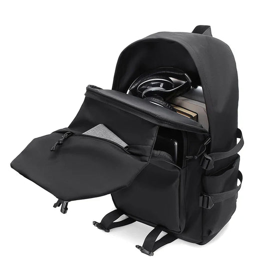 Simple solid color backpack, travel backpack, plenty of storage space, very suitable for commuting, school, work and going out.