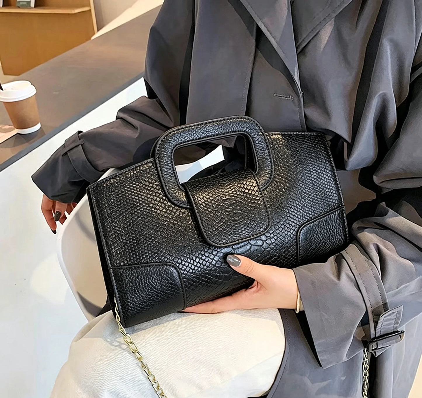 2025 New Crocodile Grain PU Leather Handbag for Women Vintage Large Capacity Evening Bag Simple Elegant Party Clutch Bag Shoulde