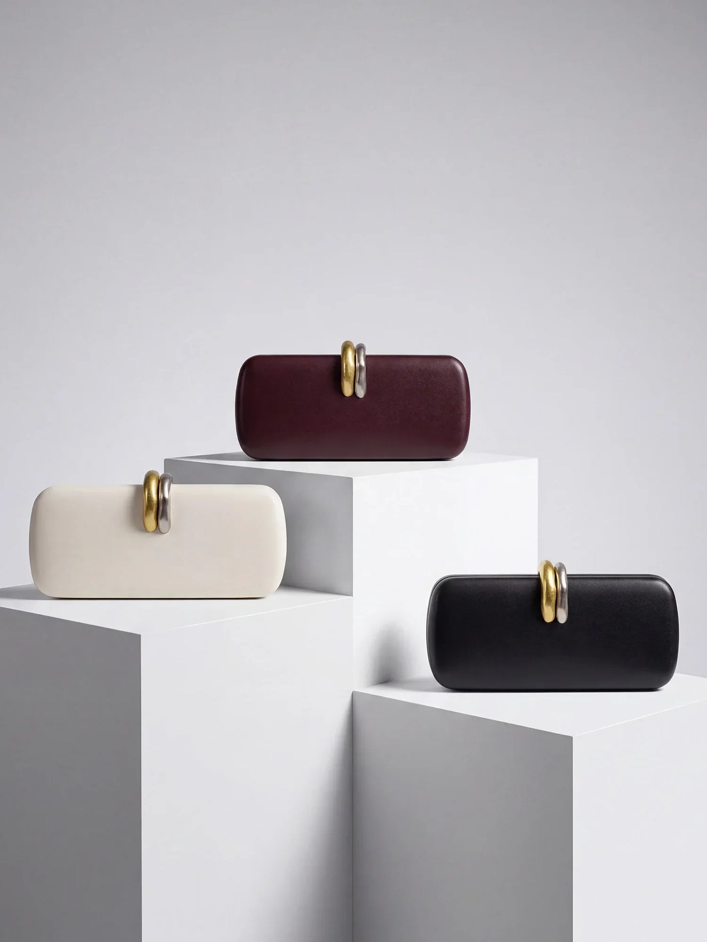 Stylish and luxurious design womens clutch evening bag shoulder bag/crossbody bag with chain suitable for weddings and parties.