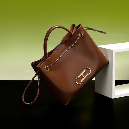 Solid Color New Arrival Classic Style Women's Handbag Retro Elegance Exquisite and Versatile Fashionable Women's Shoulder Bag