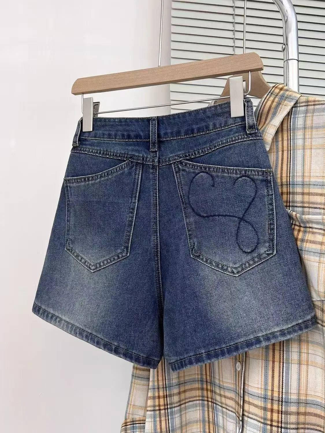 2026 New Women's High Waist A-Line Shorts Vintage American Style Slim Fit Heart Embroidery Casual Streetwear Denim Shorts