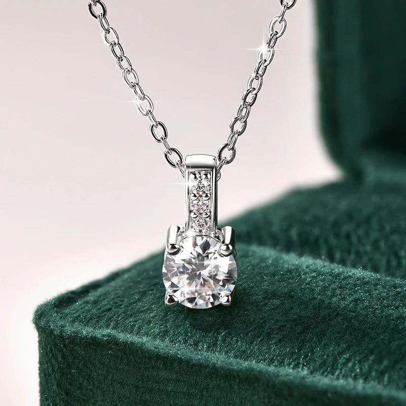 Dazzling 6.5MM 1.0CT Moissanite Pendant Necklace 14K Gold Filled Chain Necklace for Women Exquisite Wedding Jewelry Gift