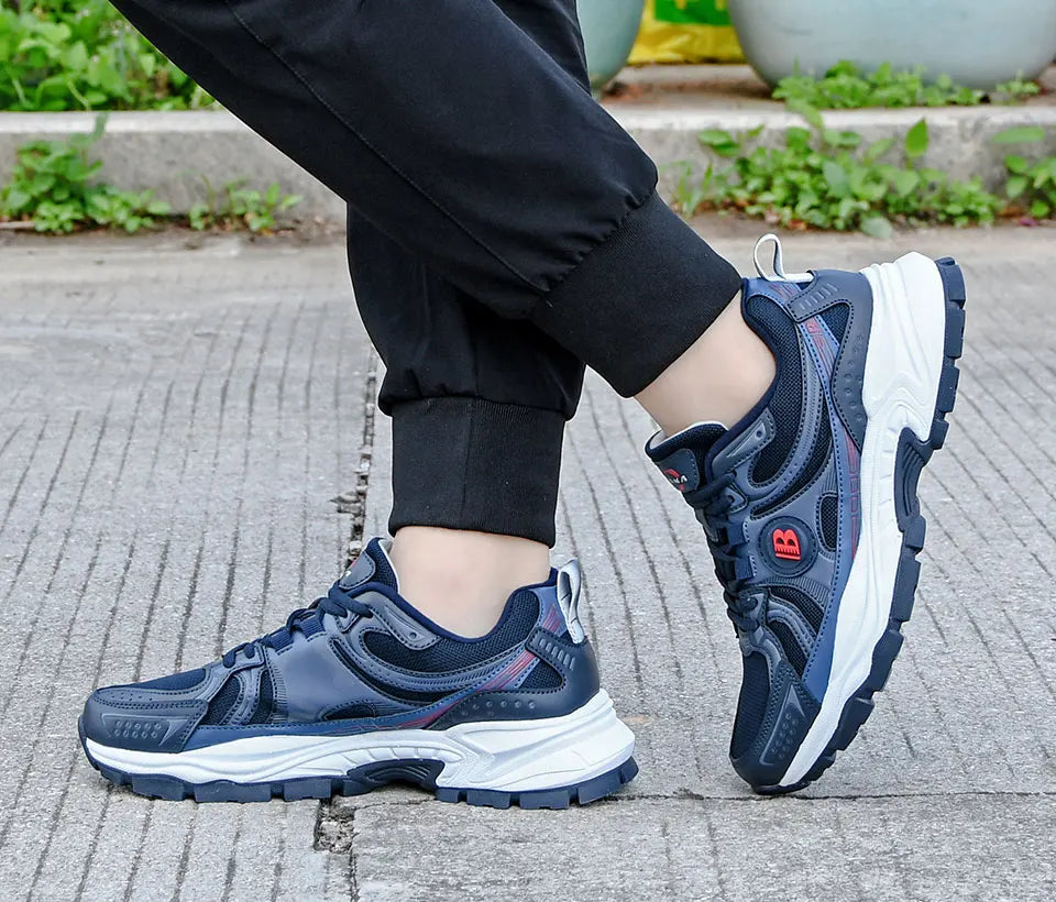New Designers Action Leather Mesh Jogging Shoes Men Breathable Running Shoes Walking Sports Sneakers Athletic Trainers