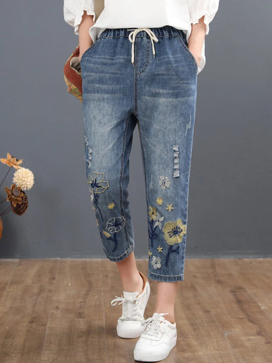 2025 Chinese Summer Fashion Ladies Vintage Embroidery Jeans Women Casual Floral Denim Trousers Ripped Harem Pantalons