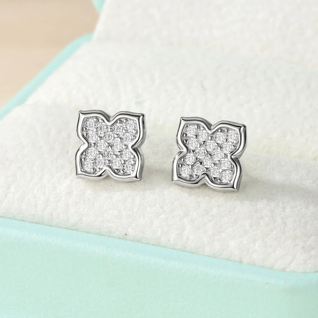 Lucky Clover Full 1mm Moissanite Stud Earrings for Women s925 Silver Plated 18k Pass Diamond Test Dainty Ear Jewelry Gift