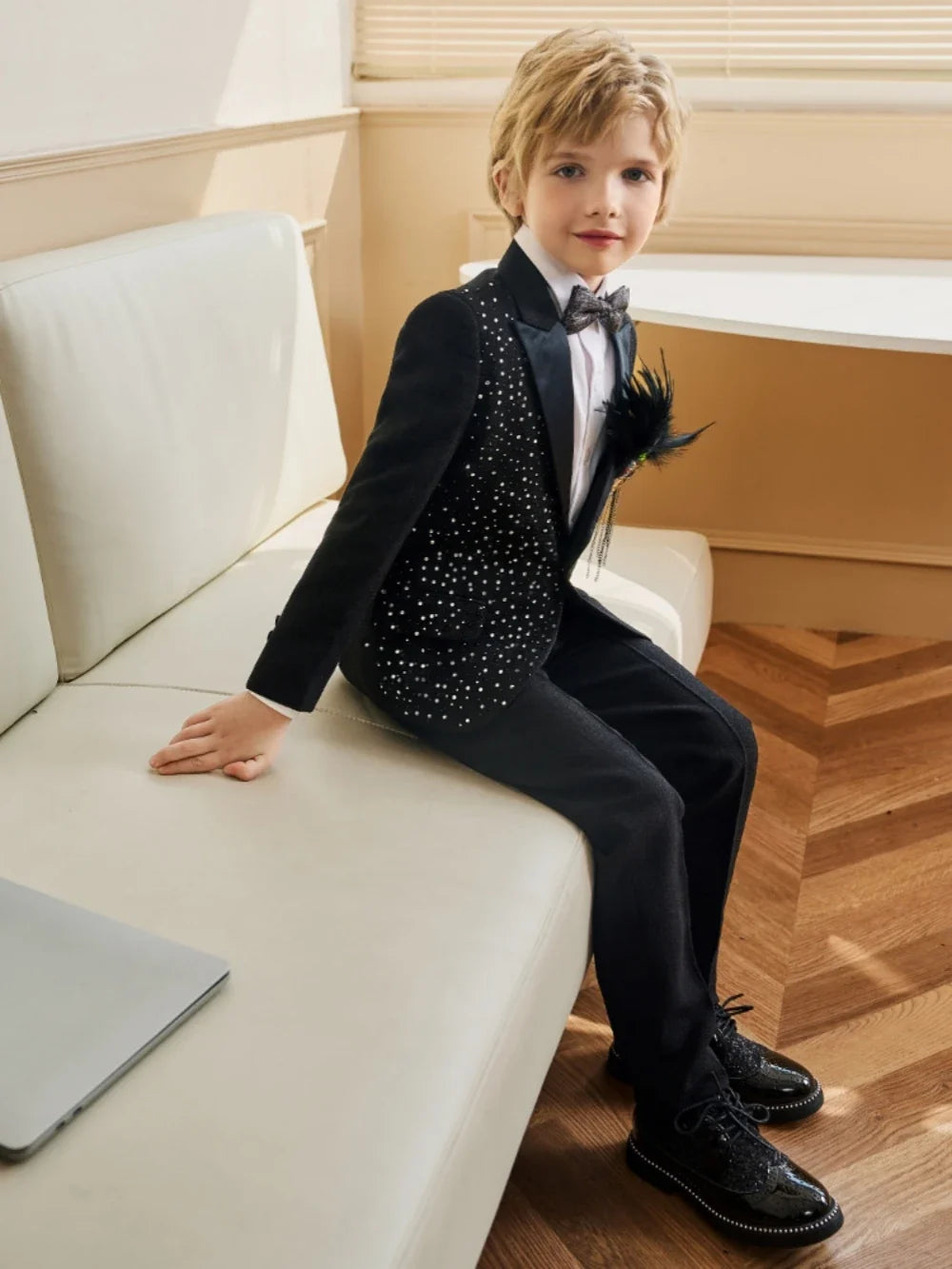 Exquisite Beaded Boys Suits 3 Pieces Jacket Pants Bow-tie Birthday Party Wear Handsome Kids Suit Set For Performance