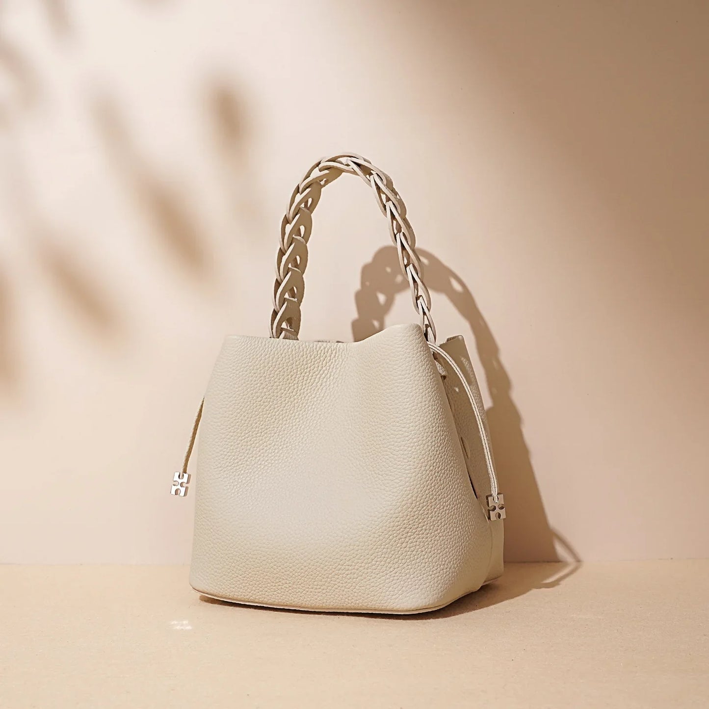 2026 New Genuine Leather Bucket Bag Summer Crossbody Shoulder Women's Tote Versatile Hobo Handbag Spacious Casual Fashion