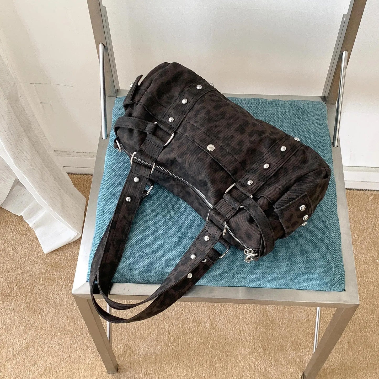 Vintage Leopard Rivet Motorcycle Handbag Barrel Shaped Boston Casual Messenger Bags for Female Shoulder Bag Fashion Ladies Totes