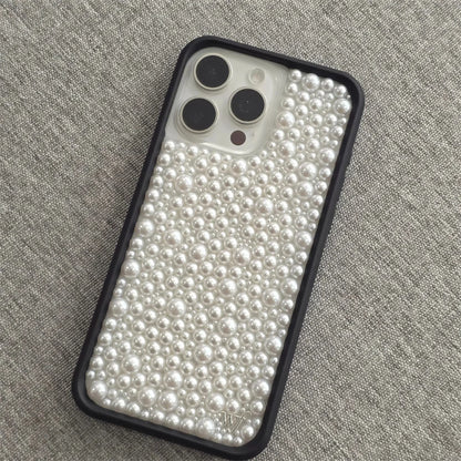 جراب هاتف جديد بتصميم ألماسي من Wildflower مرصع باللؤلؤ لهاتف iPhone 17 Pro Max 16 Plus 17 Air 12 13 14 15 16 غطاء 3D WF بنقاط البولكا الكرتونية