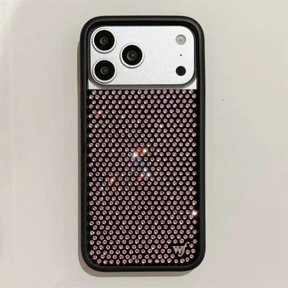 جراب هاتف جديد بتصميم ألماسي من Wildflower مرصع باللؤلؤ لهاتف iPhone 17 Pro Max 16 Plus 17 Air 12 13 14 15 16 غطاء 3D WF بنقاط البولكا الكرتونية