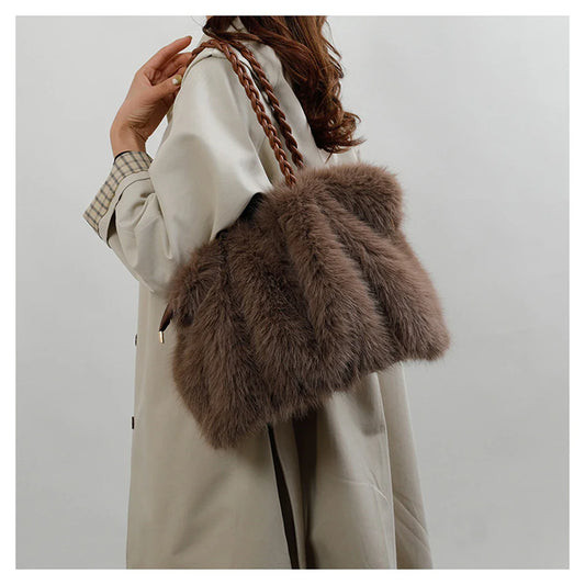 Women's Fashionable Plush Large Capacity Tote Bag High-end Pleated Fox Fur Shoulder Crossbody Bag Commuter Bag with Metal Chain
