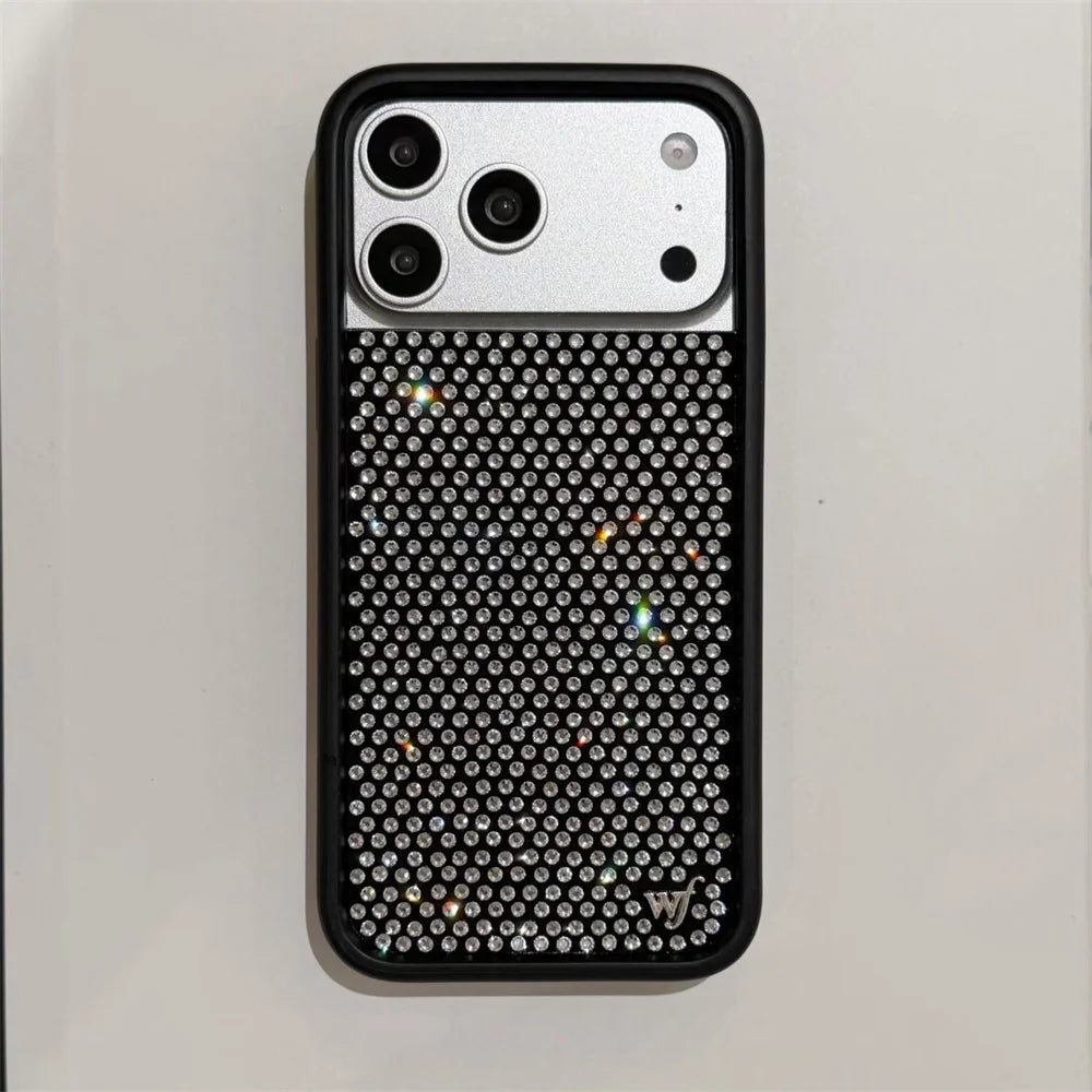 جراب هاتف جديد بتصميم ألماسي من Wildflower مرصع باللؤلؤ لهاتف iPhone 17 Pro Max 16 Plus 17 Air 12 13 14 15 16 غطاء 3D WF بنقاط البولكا الكرتونية