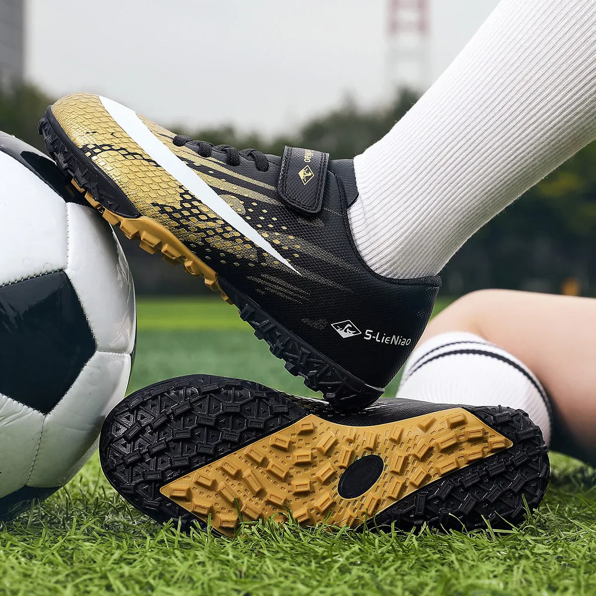Kids TF Turf Soccer Shoes Child Outdoor Athletic Training Sports Footwear Pink Black Green 3 Colors Available for Boys Girls