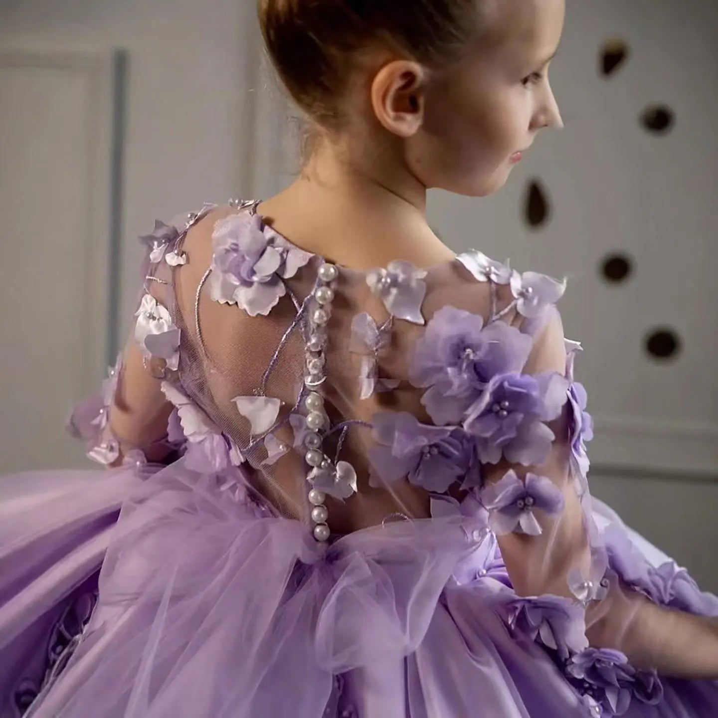 J780 Charming Full Appliqued Pearled Satin Tull Lilac Flower Girl Dress With Bow Wedding Party Spring Short Ball Gown