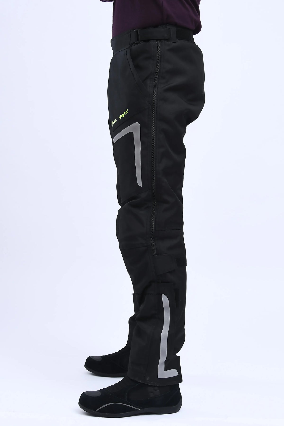 Wind-proof and warm-keeping equipment for motorcycle riding pants; fall-proof and quick-release pants in winter
