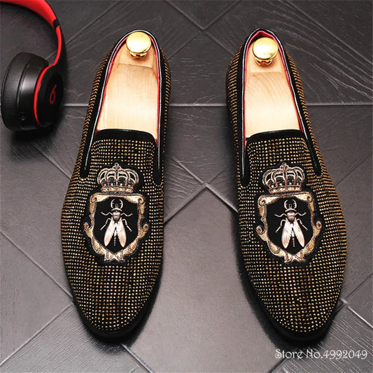 NEW Pointed Toe Embroidery Rhinestone Flats Shoes For Men Male Wedding Dress Prom Homecoming Shoes Zapatos Hombre Vestir