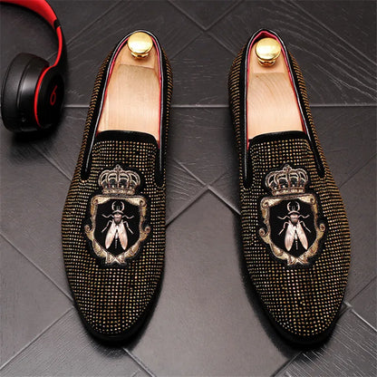 NEW Pointed Toe Embroidery Rhinestone Flats Shoes For Men Male Wedding Dress Prom Homecoming Shoes Zapatos Hombre Vestir