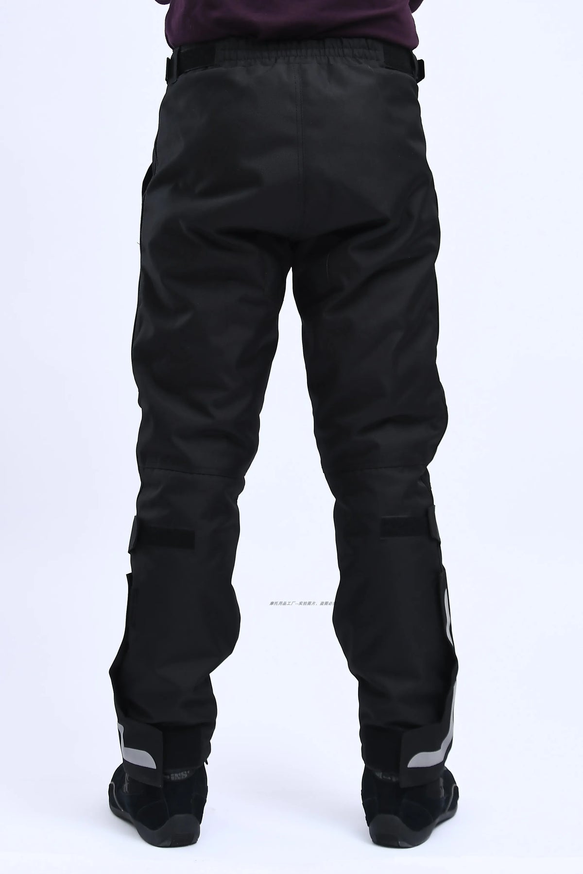 Wind-proof and warm-keeping equipment for motorcycle riding pants; fall-proof and quick-release pants in winter