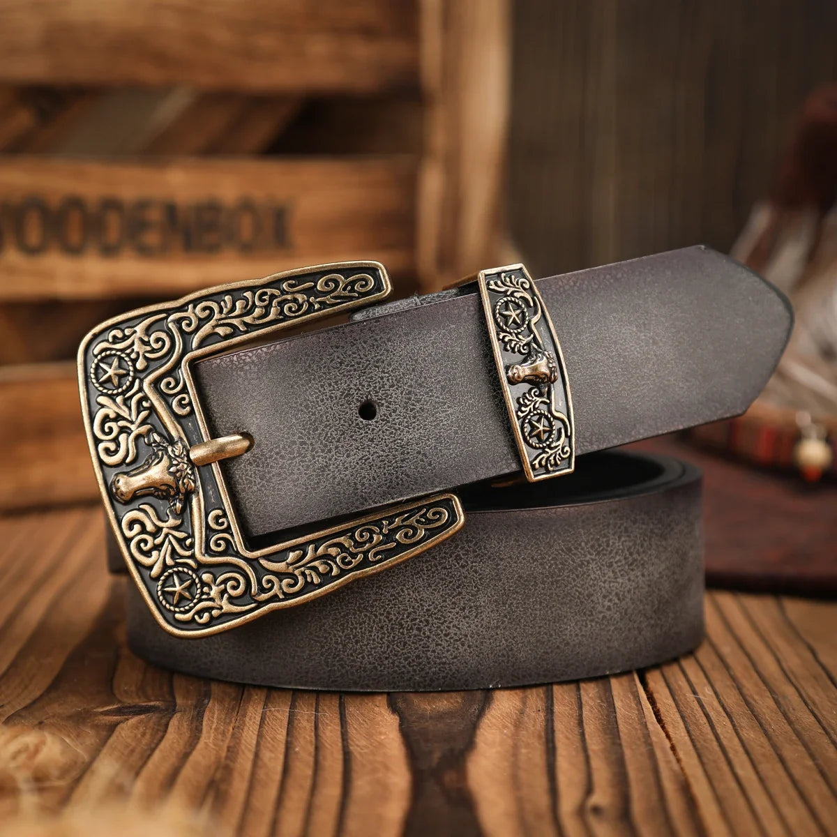 A casual, individual and retro belt, a Western-style clothing accessory, metal buckle, PU belt, suitable for both men and women