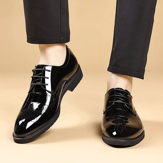 Lace Designer Fashion Business Casual Shoes for Men Spring Summer New Patent Leather Shoes Male Solid Color Wedding Shoe Man