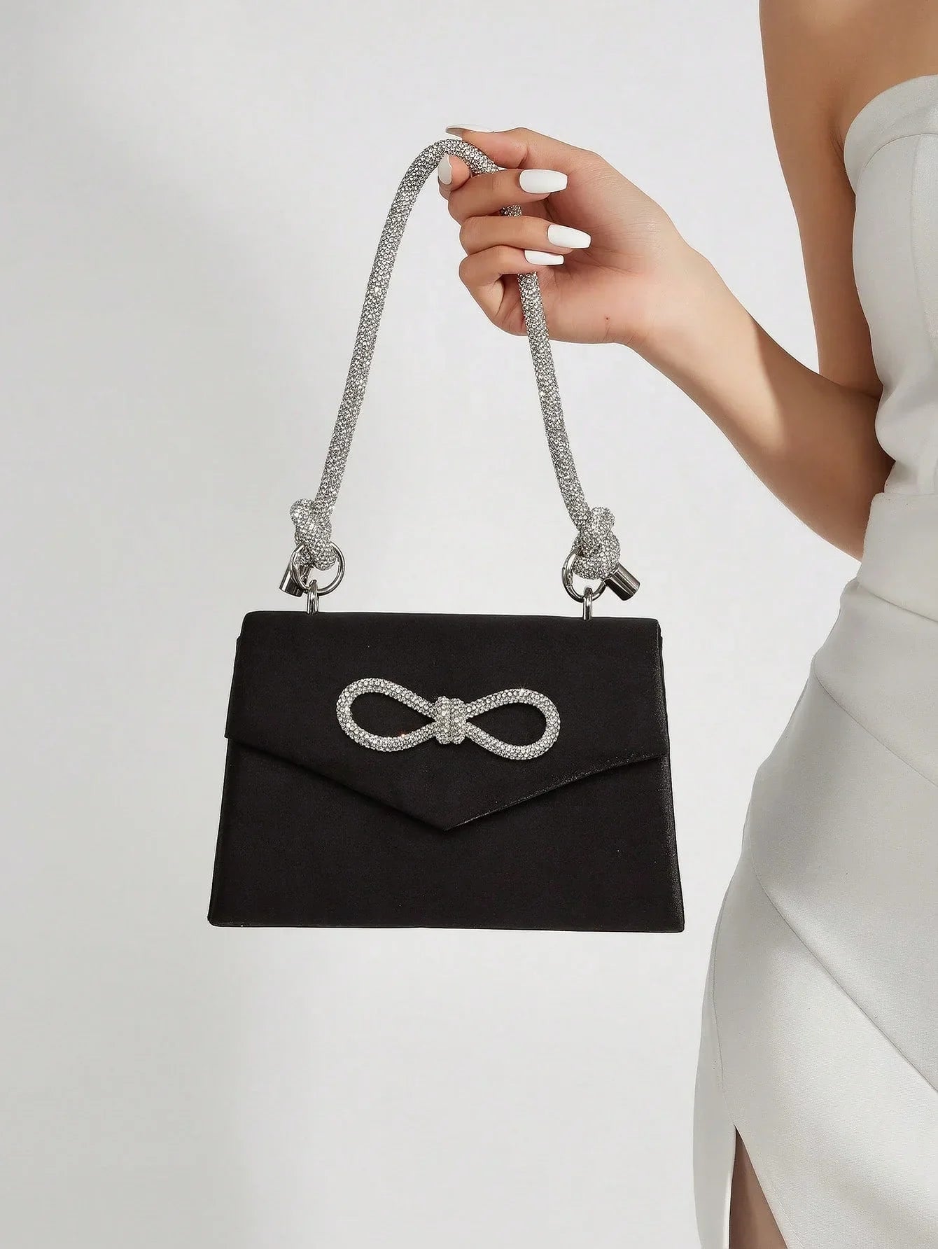 Exquisite and gorgeous butterfly diamond handbag, fashionable and versatile chain shoulder crossbody bag, suitable for travel.