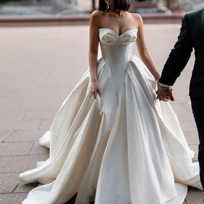 Elegant Sweetheart Off White Satin Wedding Dress for Women Luxury Long Train Corset Simple Bride Dress SW010