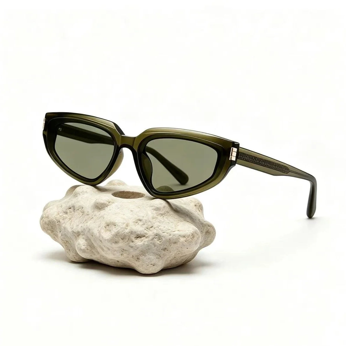 Ultra Light Personality Acetate Man Cat Eye Sunglasses Small Size Brand Designer Fashion Retro Women Decoration Sun Shades UV400