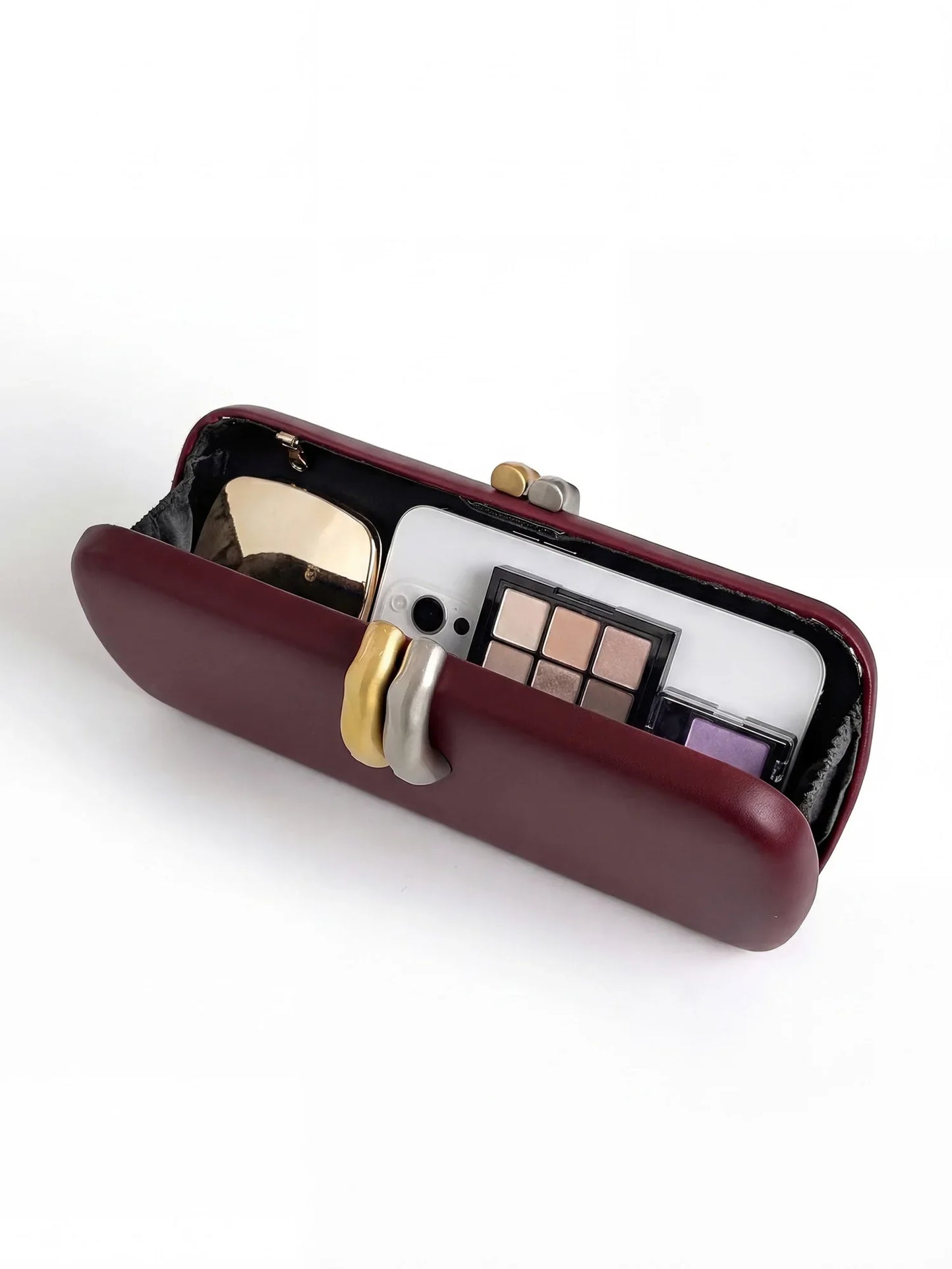 Stylish and luxurious design womens clutch evening bag shoulder bag/crossbody bag with chain suitable for weddings and parties.
