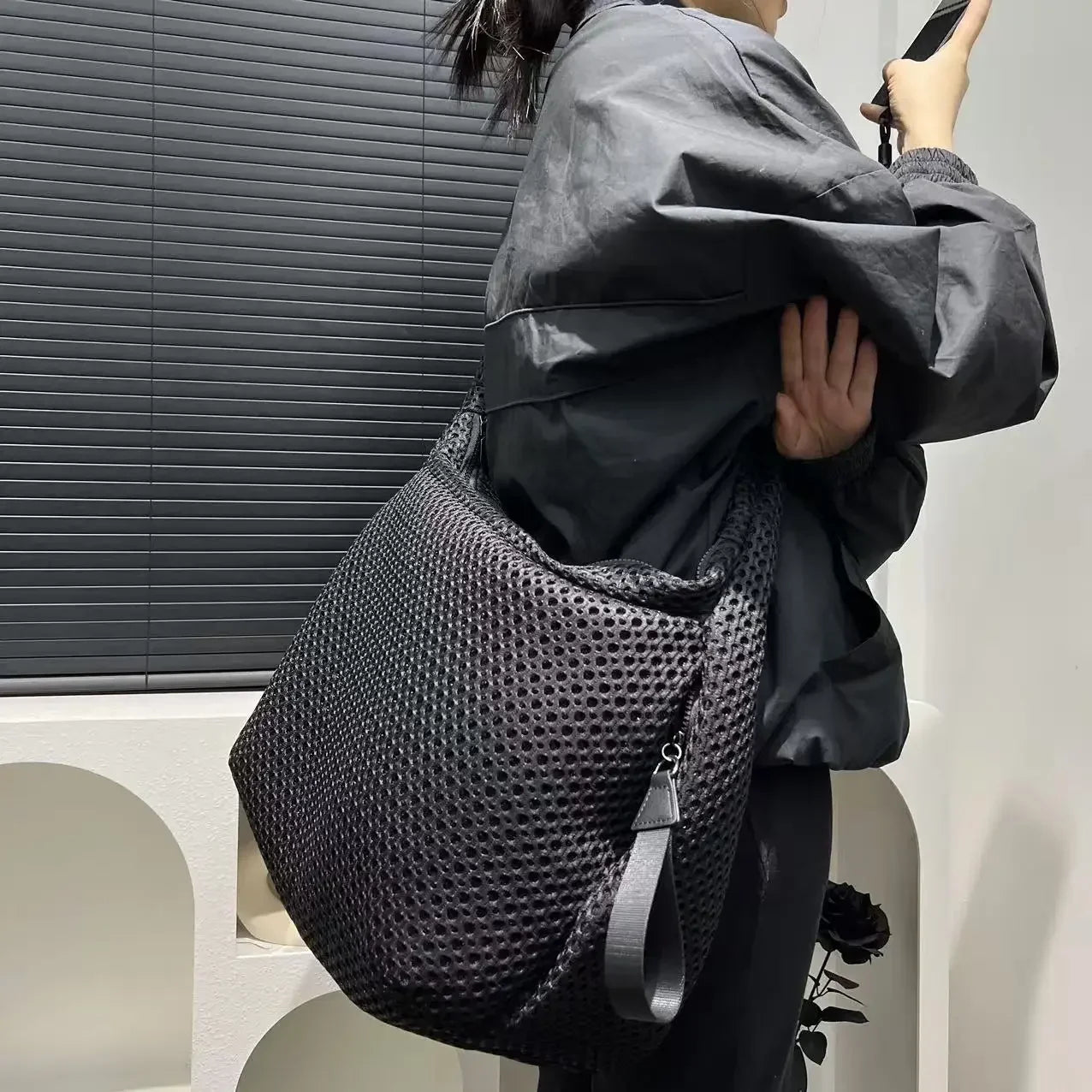 Ladies' fashionable mesh nylon lightweight diagonal cross bag with large capacity stitching casual shoulder bag