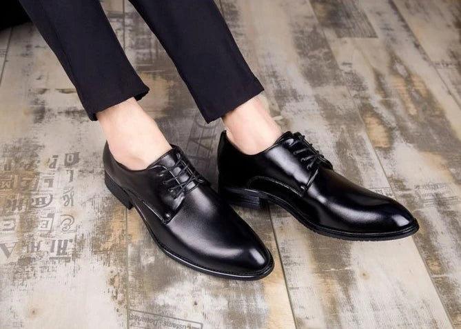 Men's Korean Style Business Casual Leather Shoes with Invisible Height Increase Versatile Pointed Toe British Style Trendy Shoes