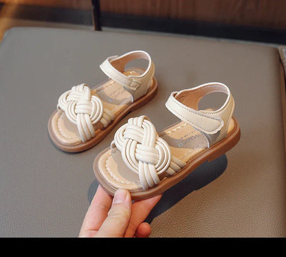 Children Fashion Girls Sandals Casual Weave Breatheable 2023 New Summer Beach Shoes Princess Flats Hook & Loop Chic Kids Korean