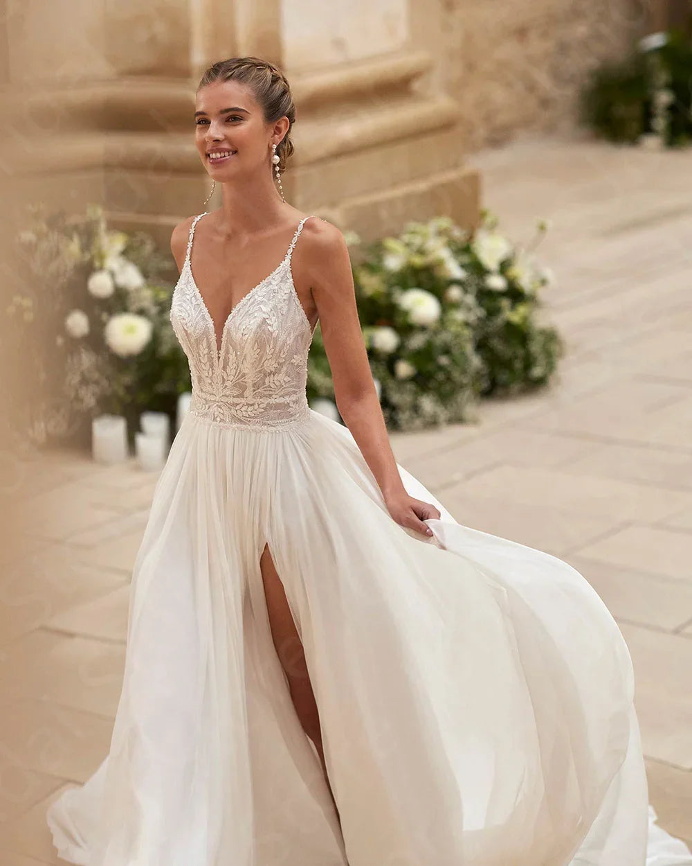 Customized On Sale Classic Wedding Dresses Lace Beach Bridal Gowns Summer Boho Bride Dresses Side Slit Wedding Gowns Back Out