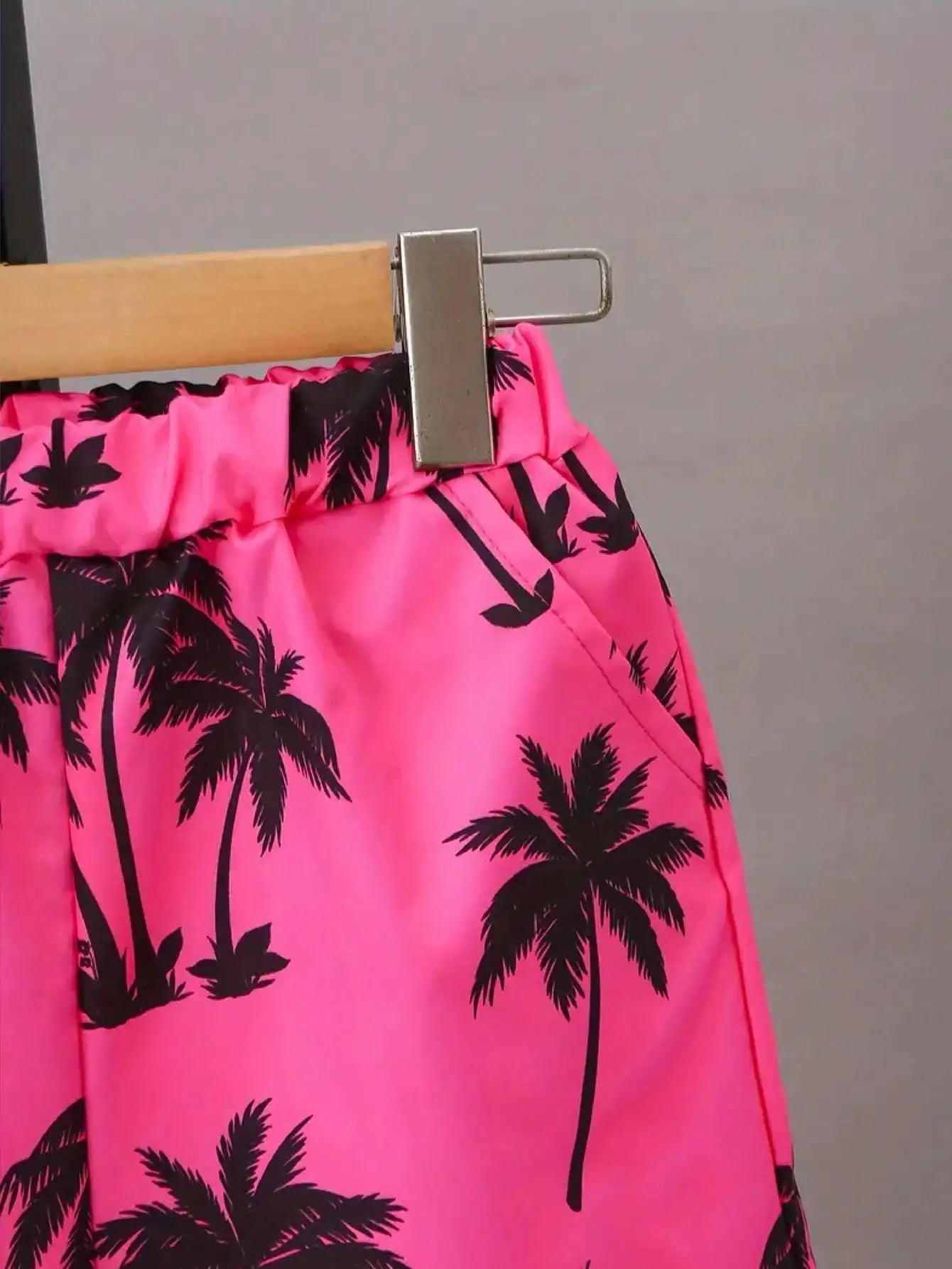 Boys' Coconut Tree Pattern 2-piece Color Contrasting Set, T-shirt and Shorts Set, Suitable for Daily Travel