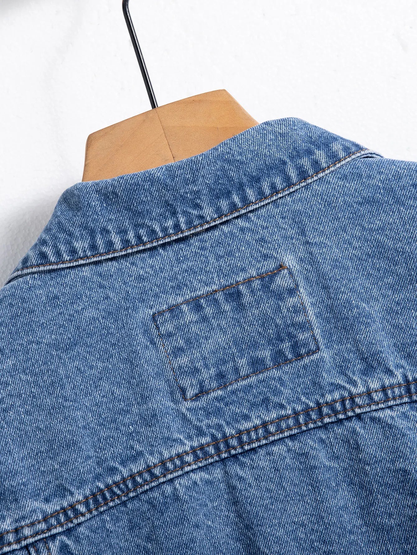 Men's Blue Denim Jacket for Spring and Autumn. Multi-Pocket Design. Regular Size with a Stylish Street Casual Style.