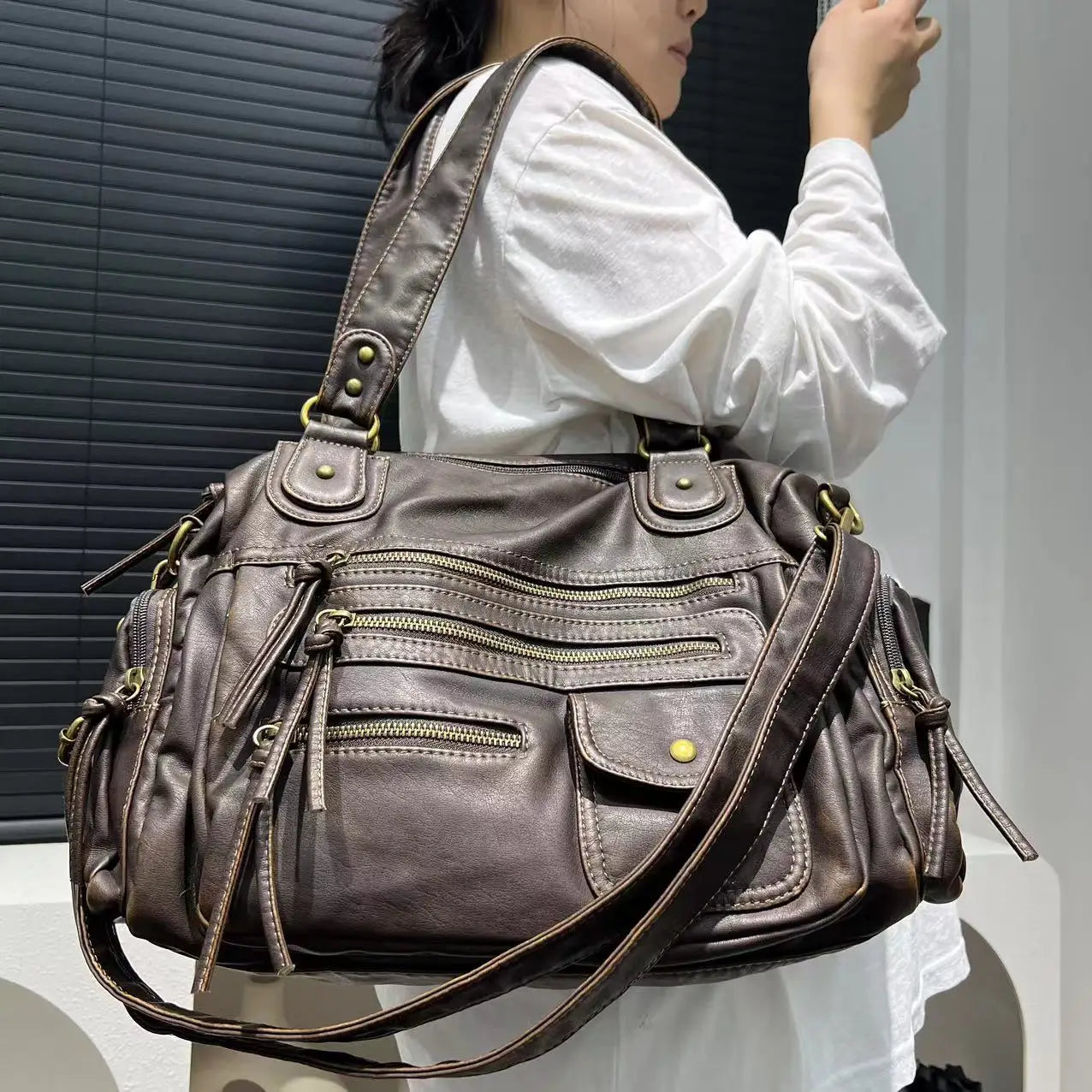 Y2K Hot Girl Single Shoulder Crossbody Bag Vintage Washed Leather Motorcycle Bag Large Capacity Multi Pocket Bag