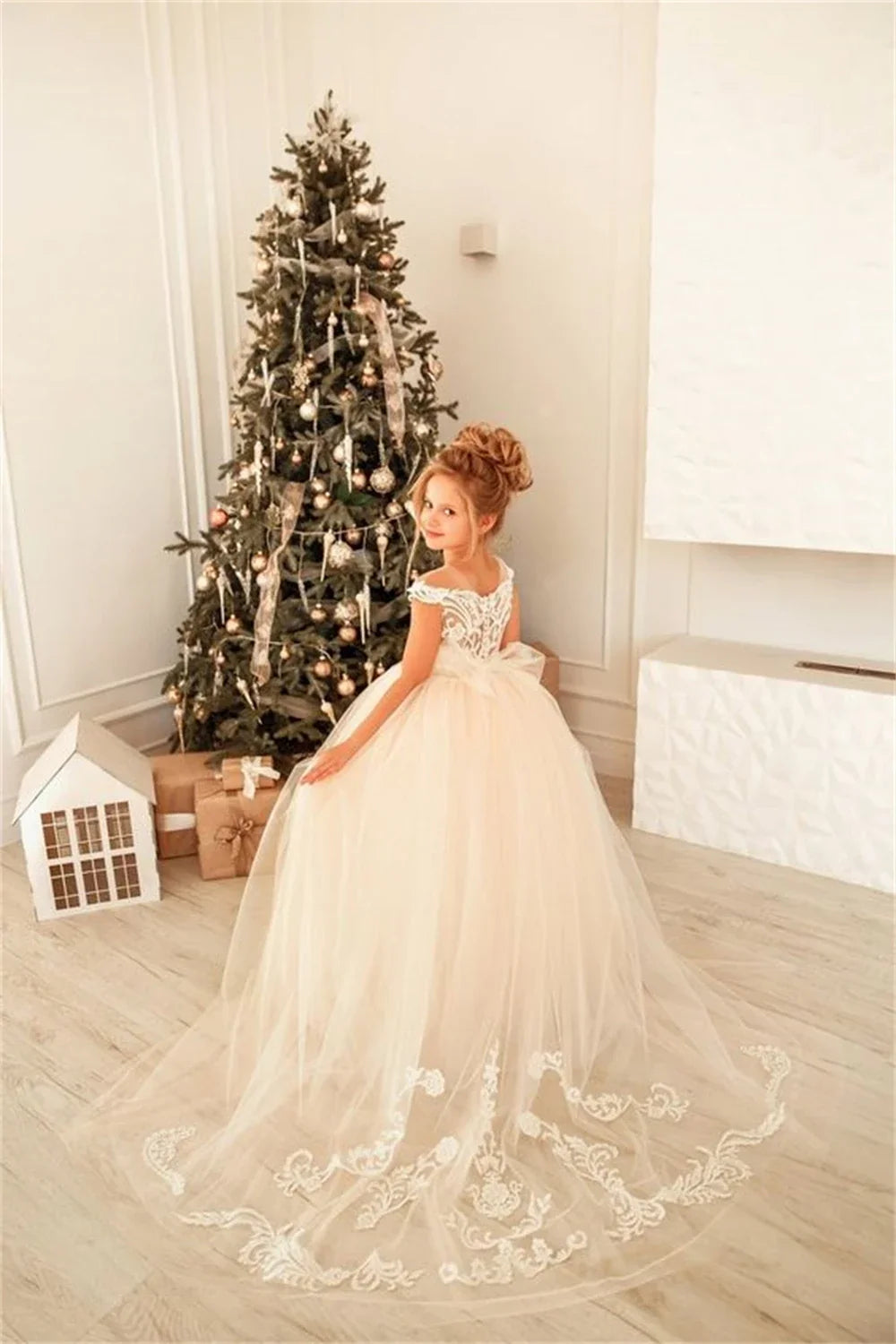 Cute Flower Girl Dresses for Wedding Big Bow Appliques Long Little Pageant Gowns Girls White Tulle First Communion Gowns