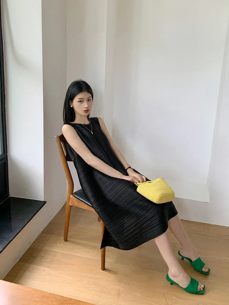 Miyake Pleated Women's Dresses Loose Plus Size High Quality Sense of Elegance Sleeveless Mid-length Skirt 2025 Spring New