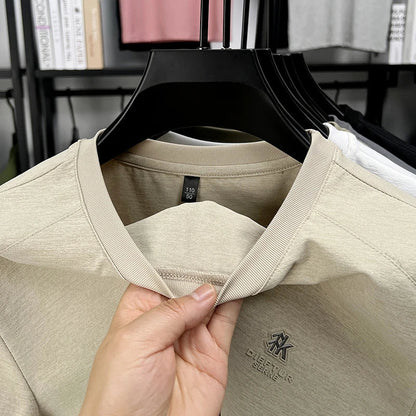 2026 New Men's Korean Style Fashion Badge Short Sleeved Sleeve Round Neck T-shirt Casual and Comfortable Summer Versatile Top