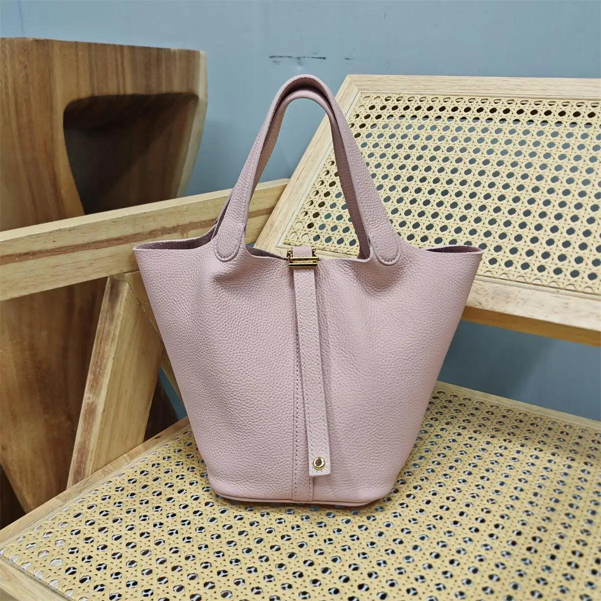 Top Layer Cowhide Leather Handbag European Sle Buet Bag Fre Vegetable Basket Ladies Handbag Soft Handle Casual Faion