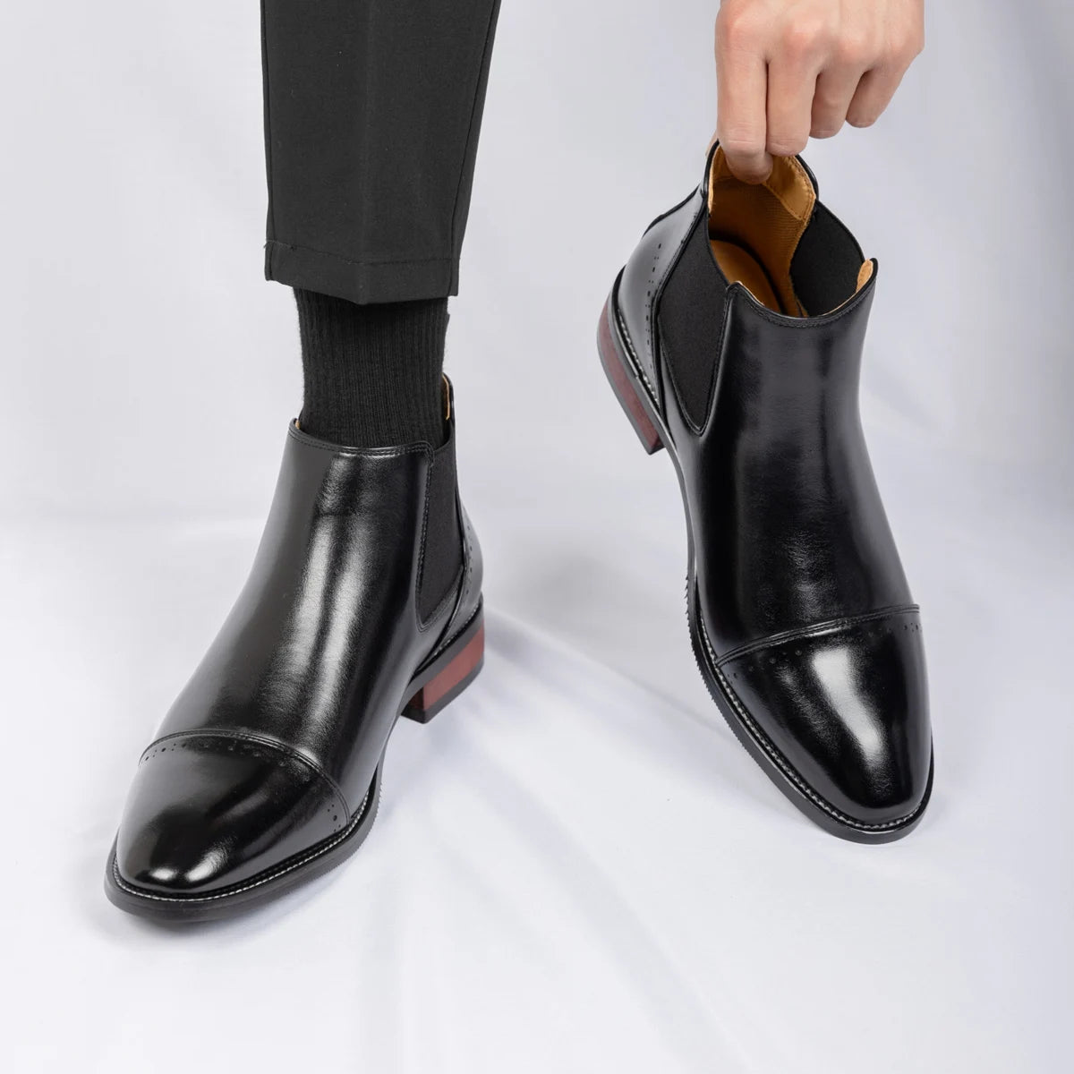 2025 Retro Men's Solid Color Pointed Business Ankle Boot  Comfortable Wedding  Party Shoe Breathable  And  Anti-Slip Ankle Boots