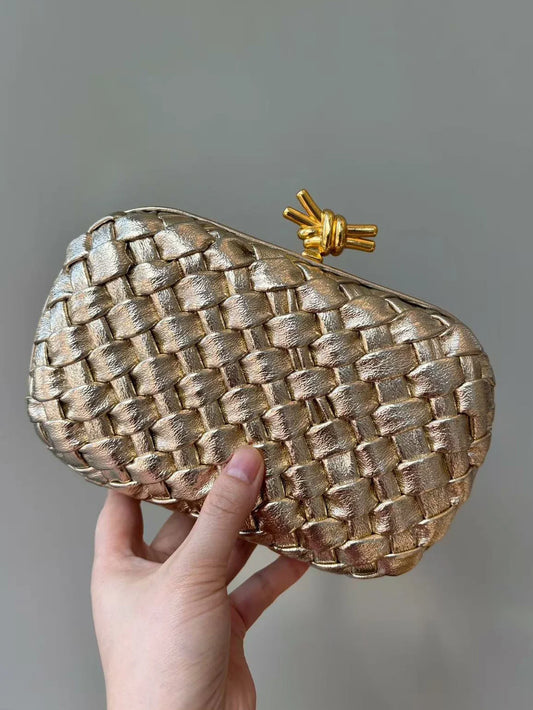 2025 fashion new ladies clutch bag high sense niche design woven bag elegant dinner clutch shoulder slung chain fashion high qua
