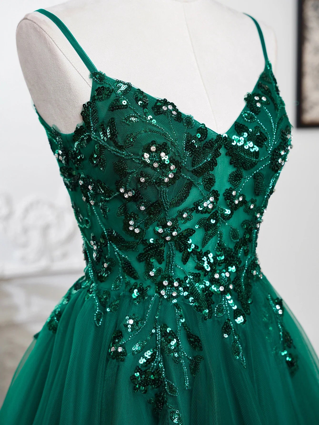 Sling Evening Dresses Sexy Spaghetti Straps V-Neck Illusion Sequins Appliques Prom Dress A-Line Train High Split Gowns