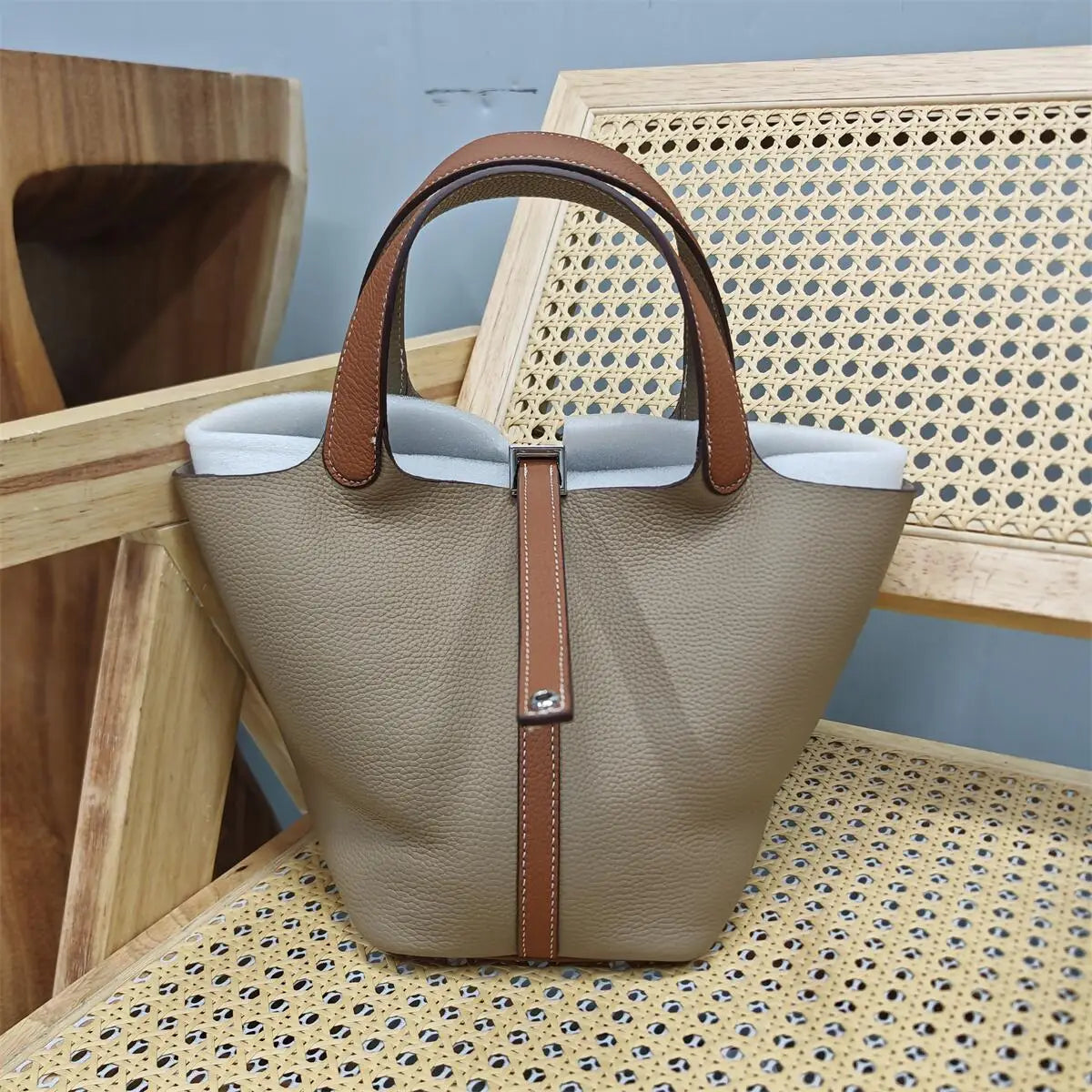 Top Layer Cowhide Leather Handbag European Sle Buet Bag Fre Vegetable Basket Ladies Handbag Soft Handle Casual Faion