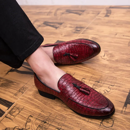 New pointed Business shoes Comfortable soft Leather footwear Men Outdoor non slip Loafers  Moccasins Casual light Flats Zapatos