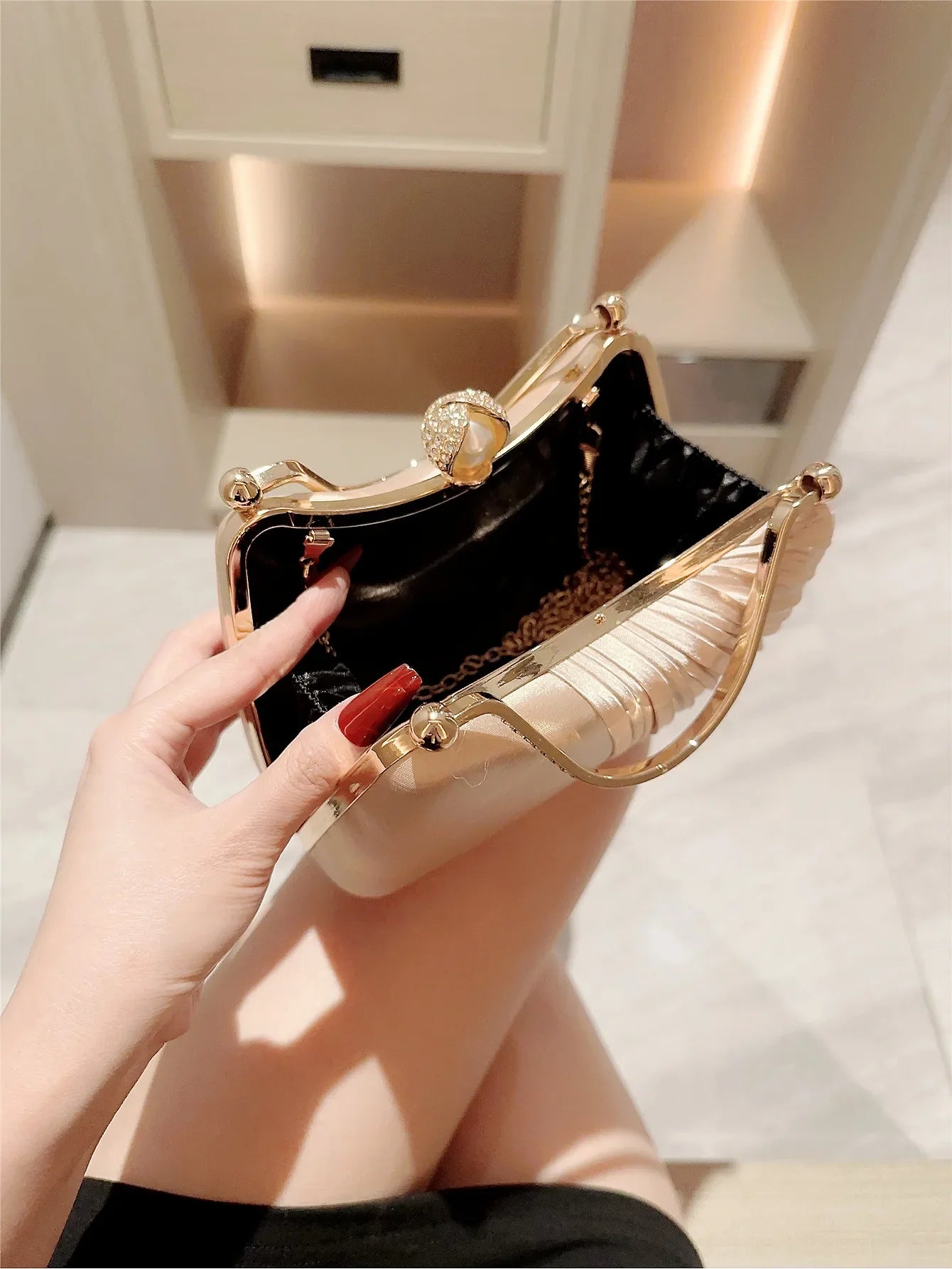 A fashion casual Satin Pleated Design Evening Bag Shiny Rhinestone Decor Prom Bag Romantic Wedding Bag Party Bag Evening Bag Dress Bag Bridal Bag Chain Bag Cocktail Handbag